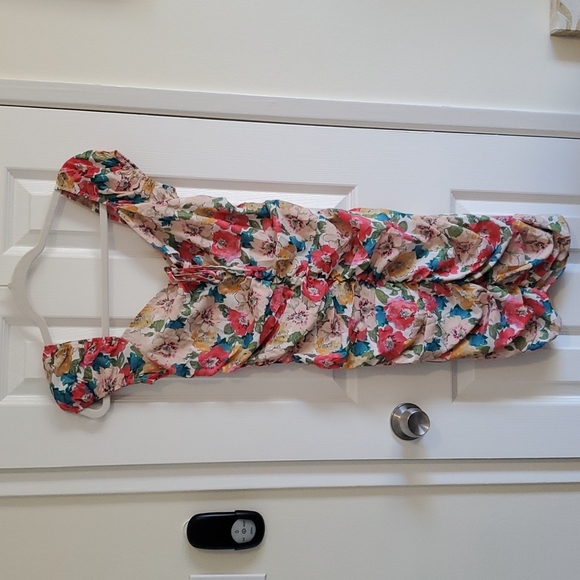 4 different floral dresses size small and Xs for petit girls mixed brands - Picture 2 of 5